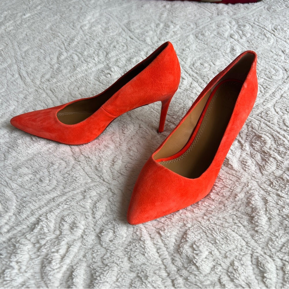 Tory Burch • bright orange pumps heels